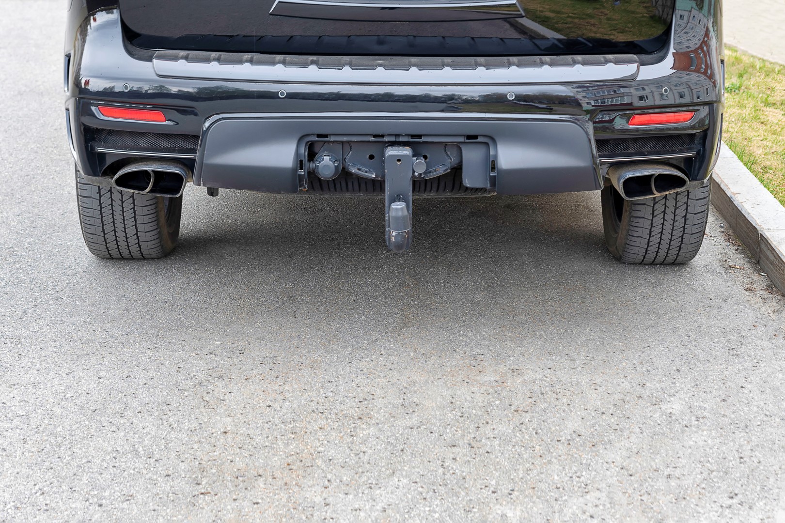 Tow hitch for towing a trailer of SUV.